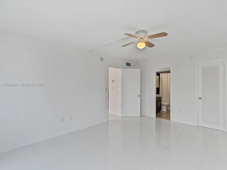 9800 W Bay Harbor Dr #308 — Photo 20