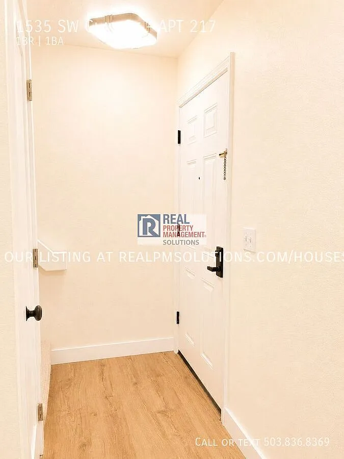 Modern Goose Hollow Condo | Parking, Storage & In-Unit Laundry — Photo 3