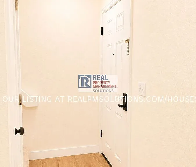 1535 SW Clay St #217 — Photo 3