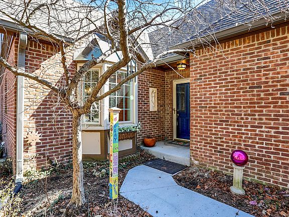 3rd image of 2066 Oldfields Circle South Dr