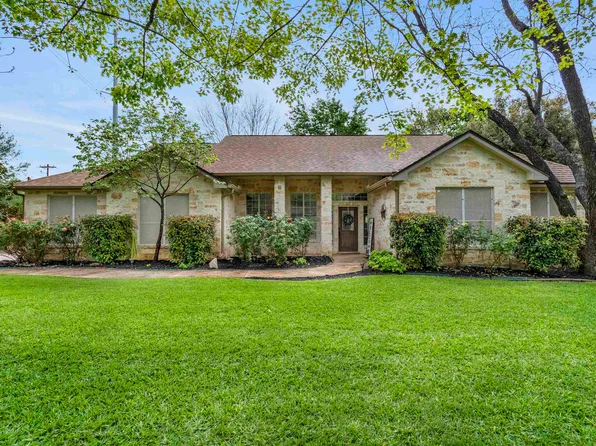 267 Meadowlakes Drive, Meadowlakes, TX 78654