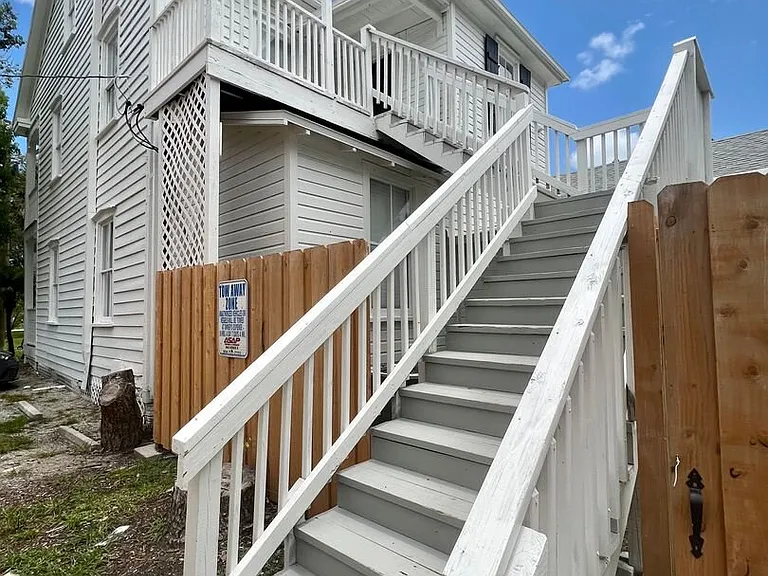 30 Sanford St — Photo 2