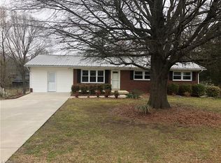 1142 Hedgecock Rd, High Point, NC 27265