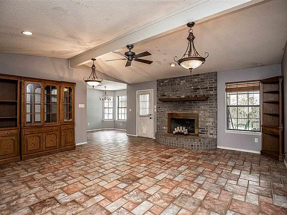 2nd image of 1104 N Donna Dr