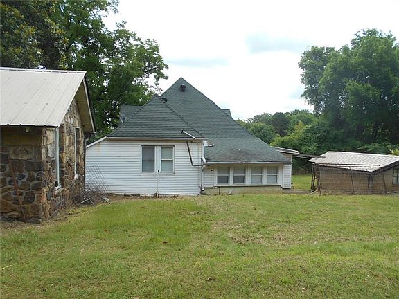 5th image of 300 Linda Ln