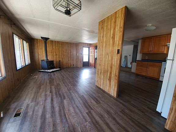 3rd image of 313 W Rocky Ln