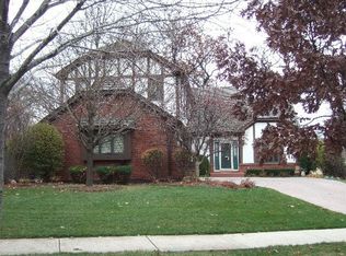 255 Maplewood Rd, Riverside, IL 60546