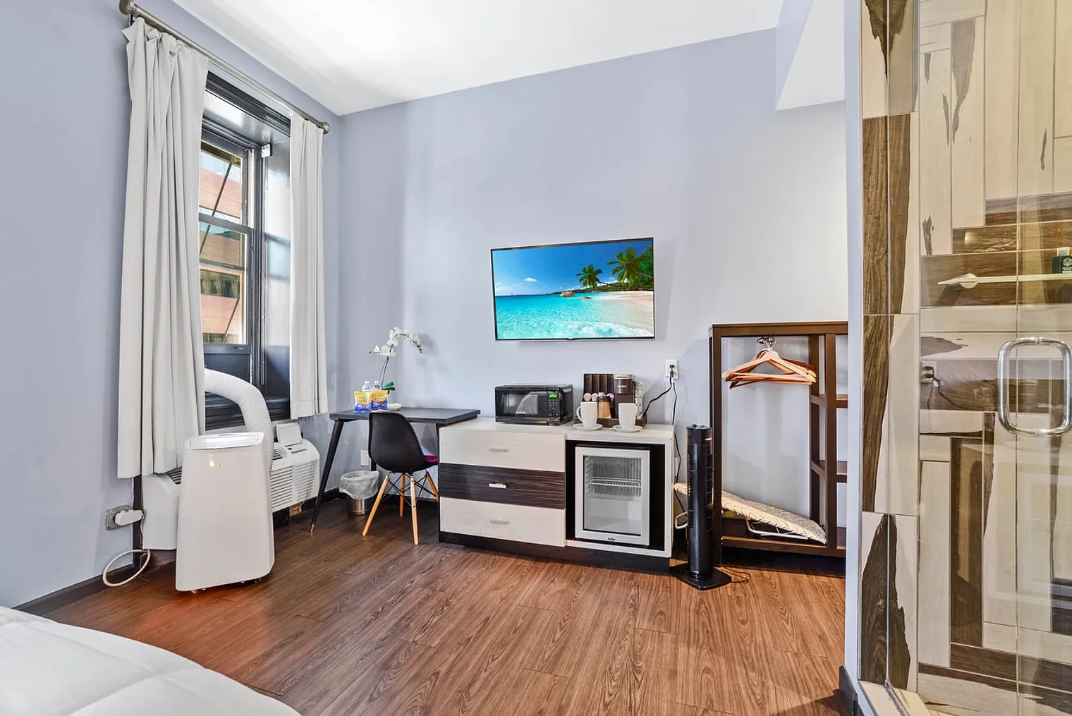 Studio, 1.0 bath, 269 sqft, $3,042 — Photo 2