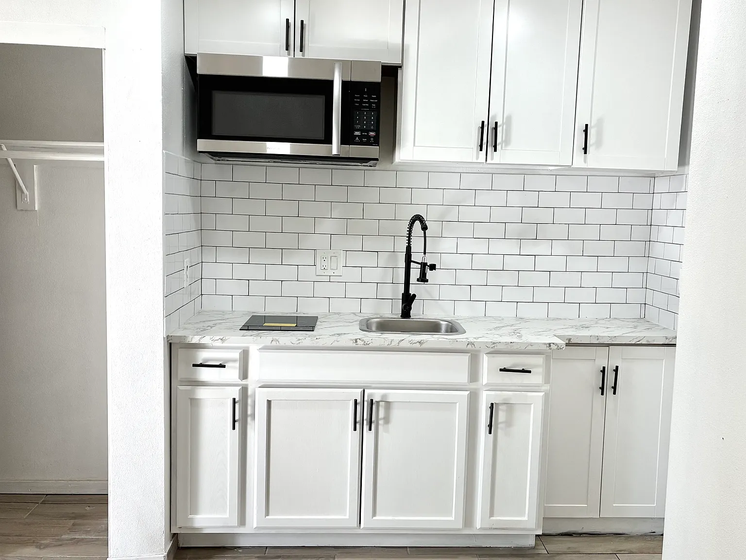 Studio, 240 sqft, $995 — Photo 4