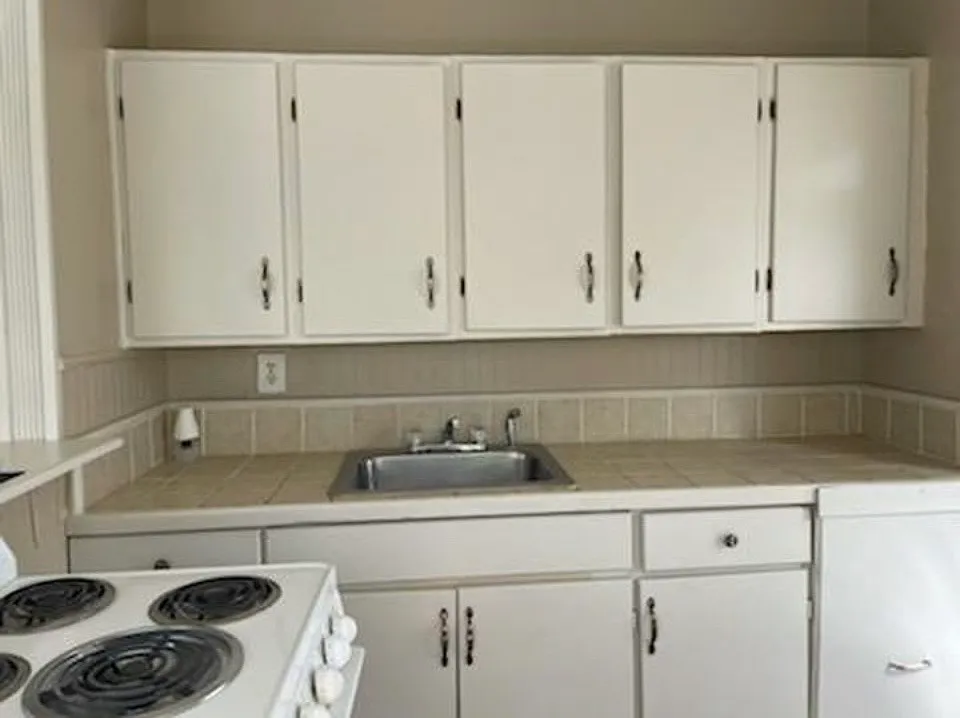 2 bed, 650 sqft, $800 — Photo 2