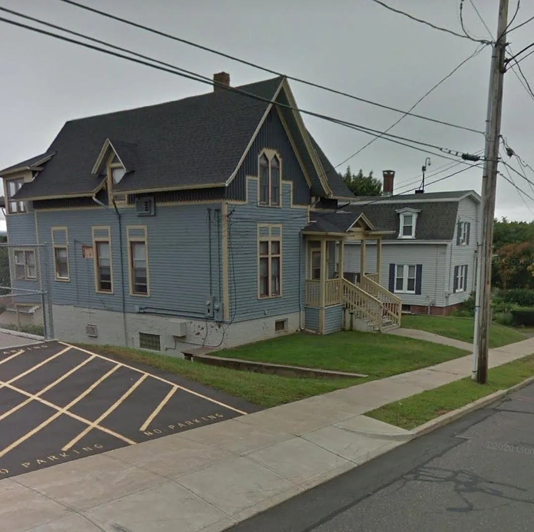 4 bed, 1.5 bath, 1400 sqft, $2,500 — Photo 4