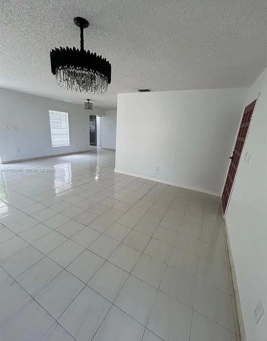 Knollwood Manor — Photo 3