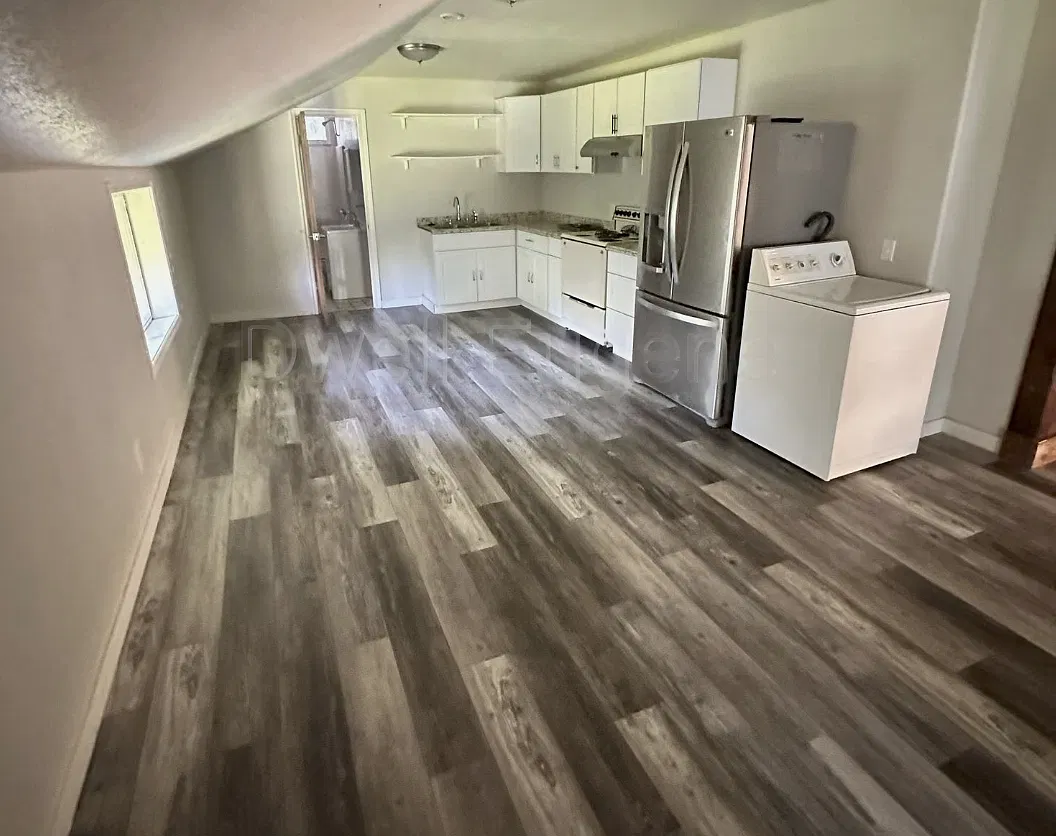 3 bed, 1200 sqft, $1,560 — Photo 2