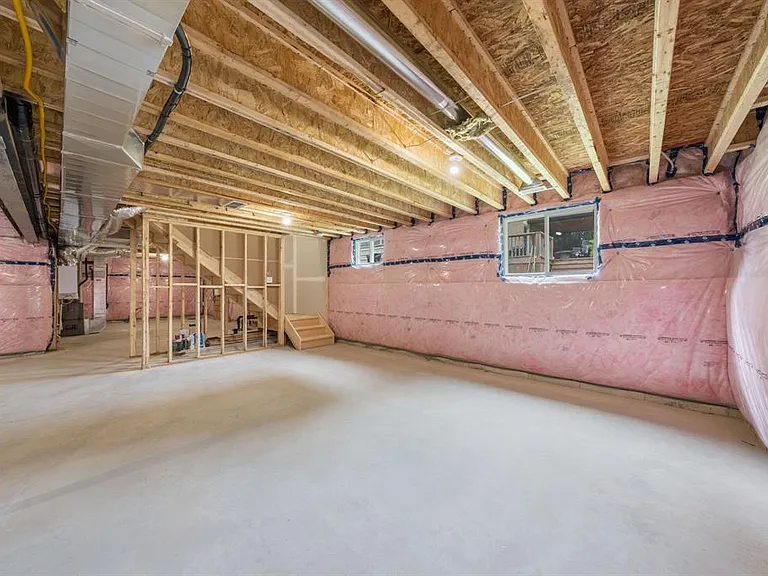 397 Victoria St — Photo 22