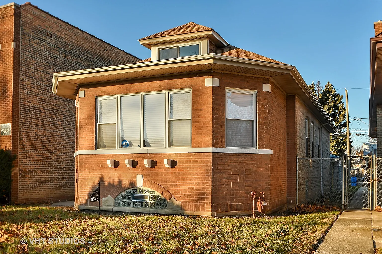 8548 S Laflin St photo 1