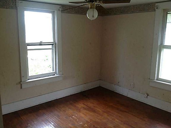 4th image of 1226 Oakland Pkwy