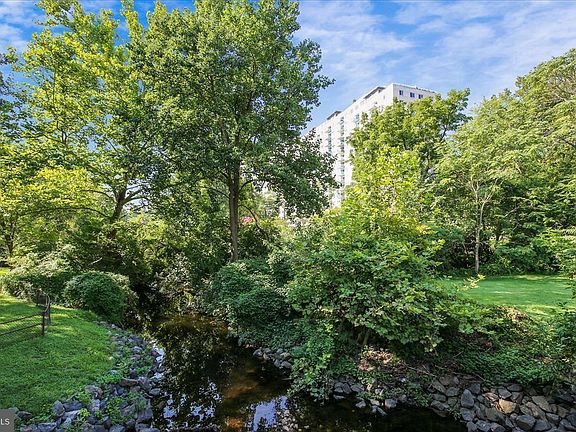 3rd image of 10201 Grosvenor Pl APT 728