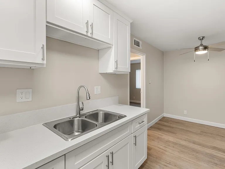 Applewood Apartments — Photo 11