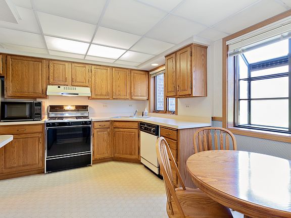 4th image of 6443 Oak Forest Ave #614