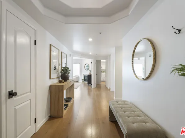 11690 Montana Ave APT 201, Los Angeles, CA 90049