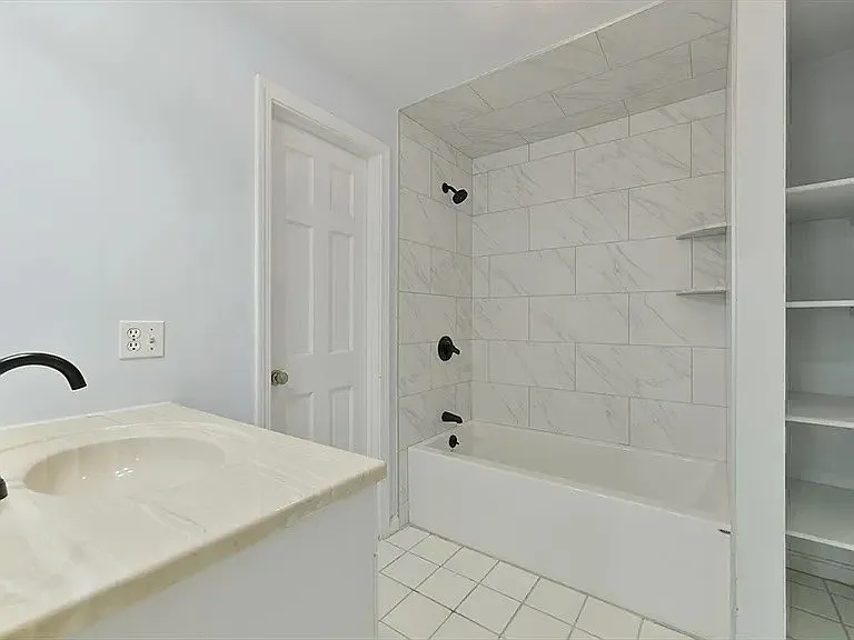 1045 Washington St #2 — Photo 19