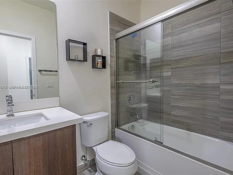 NW 103rd Pl — Photo 10