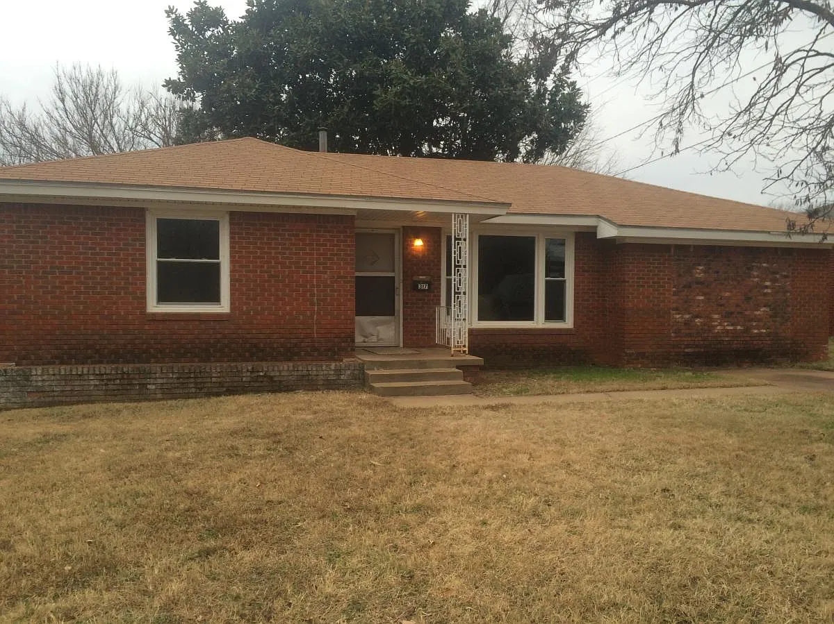 2 bed, 1033 sqft, $1,100 — Photo 2