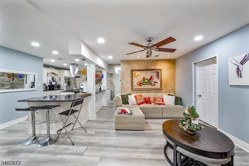 5 bed, 2.0 bath, $3,250 — Photo 3