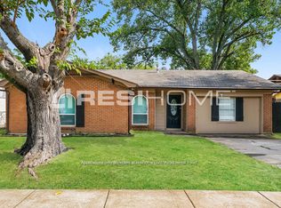 3404 Royal Crest Dr, Fort Worth, TX 76140
