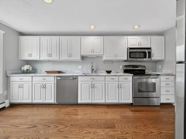 14 Cedarledge Vlg Unit 14, Cohasset, MA 02025