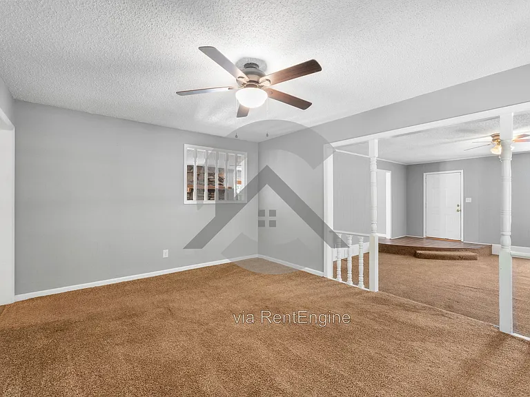 108 Robin Ln — Photo 2