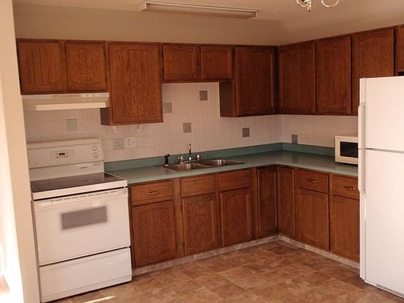 2nd image of 168 Fullerton Dr