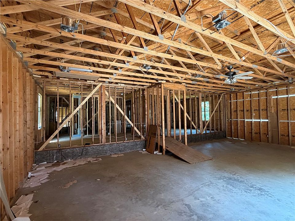 1st image of 28 Tudor Ln