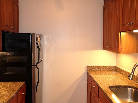 5th image of 144 Eastern Avenue #103