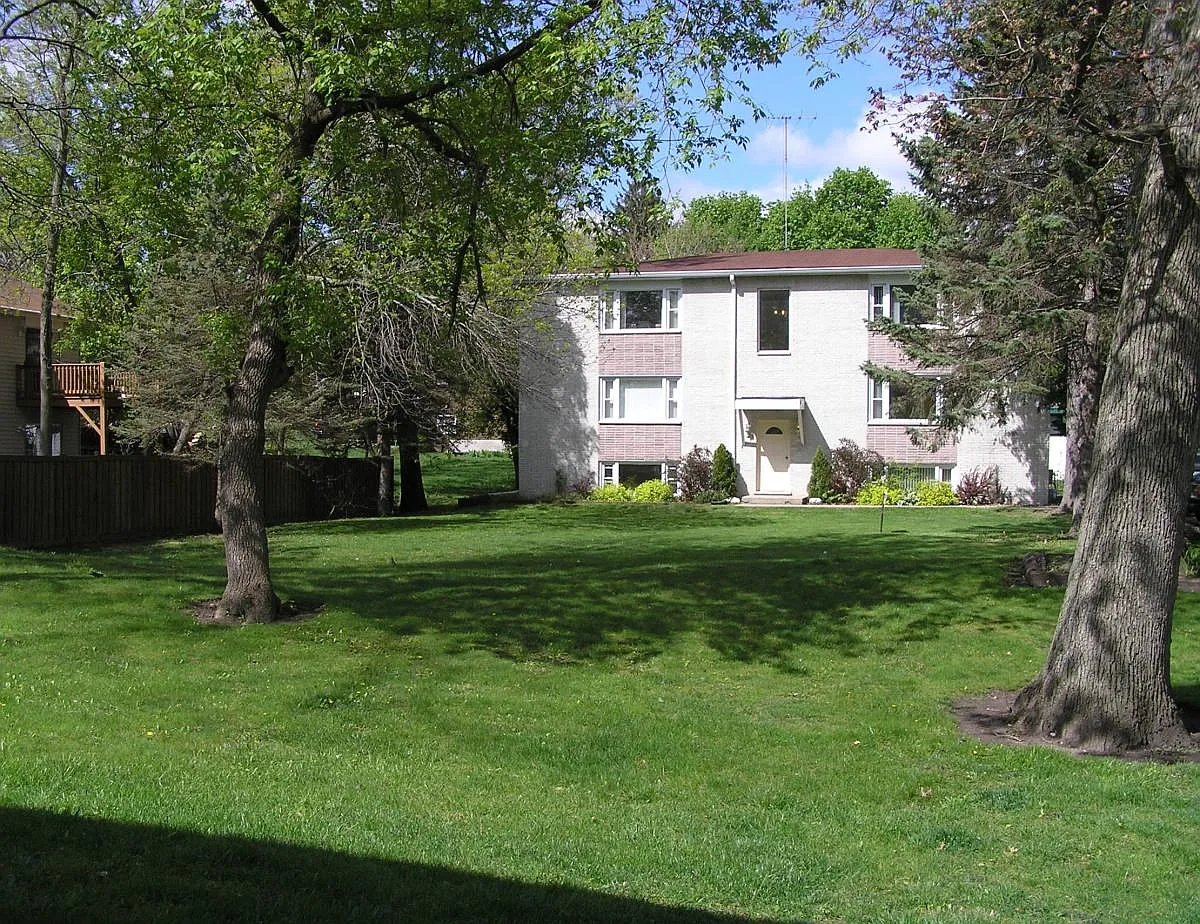 2 bed, $1,400 — Photo 1
