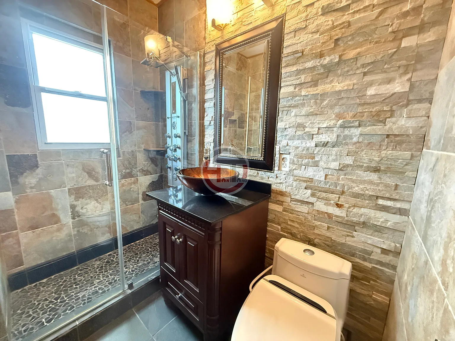 3 bed, 1100 sqft, $3,300 — Photo 3