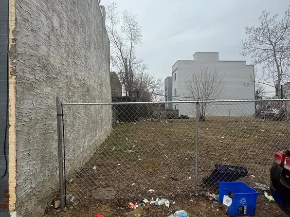 920 N 45th St, Philadelphia, PA 19104