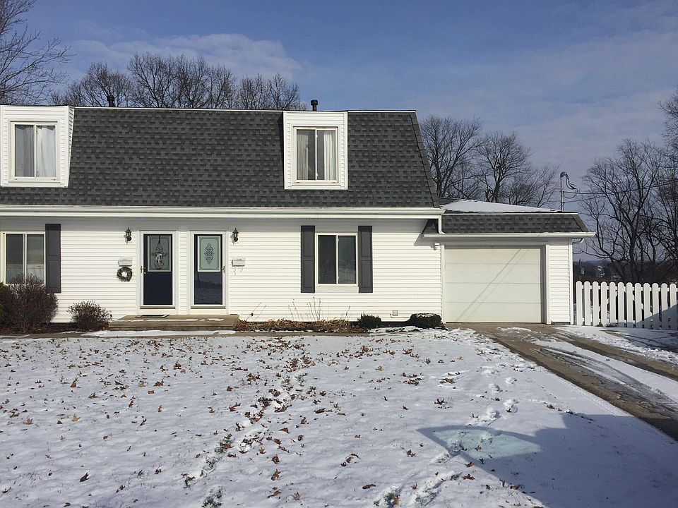 1st image of 385 Hilltop Dr