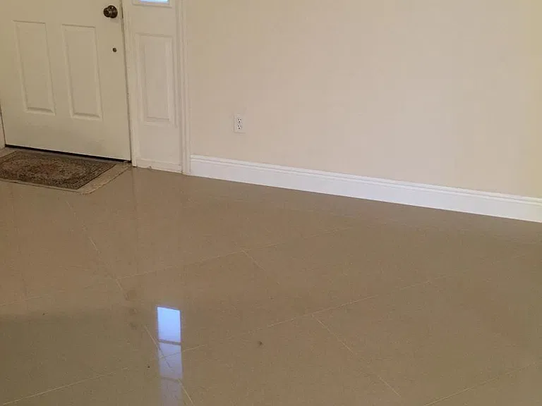 PORCELAIN FLOORS