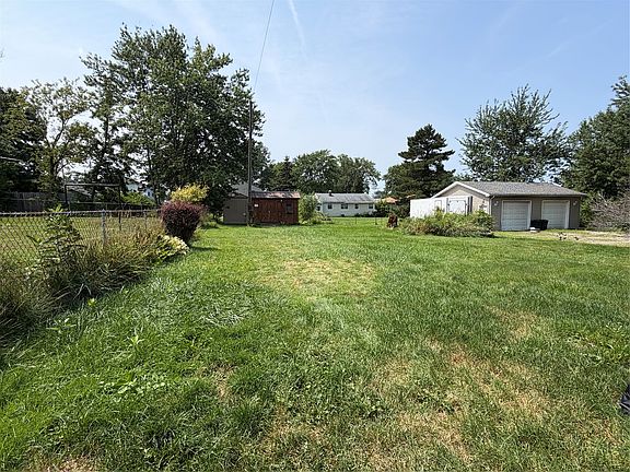 3rd image of 3824 Tuttle Ave