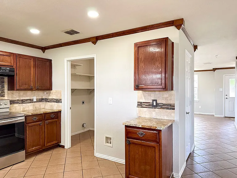 5049 Mosaic Dr — Photo 10