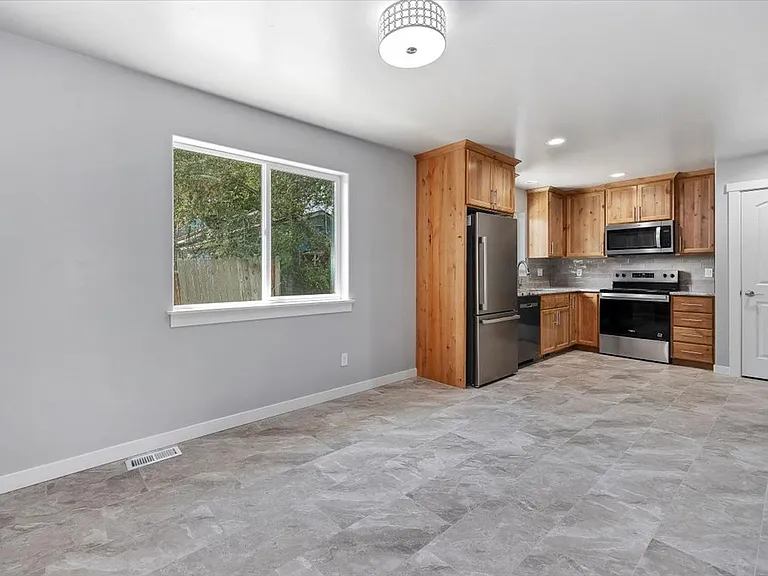 254 Monroe St — Photo 14
