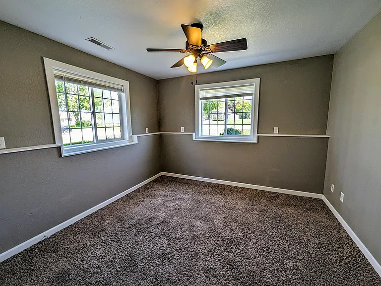 1315 B Ave W #9 — Photo 9