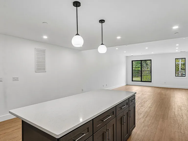 1060 Main Street — Photo 35