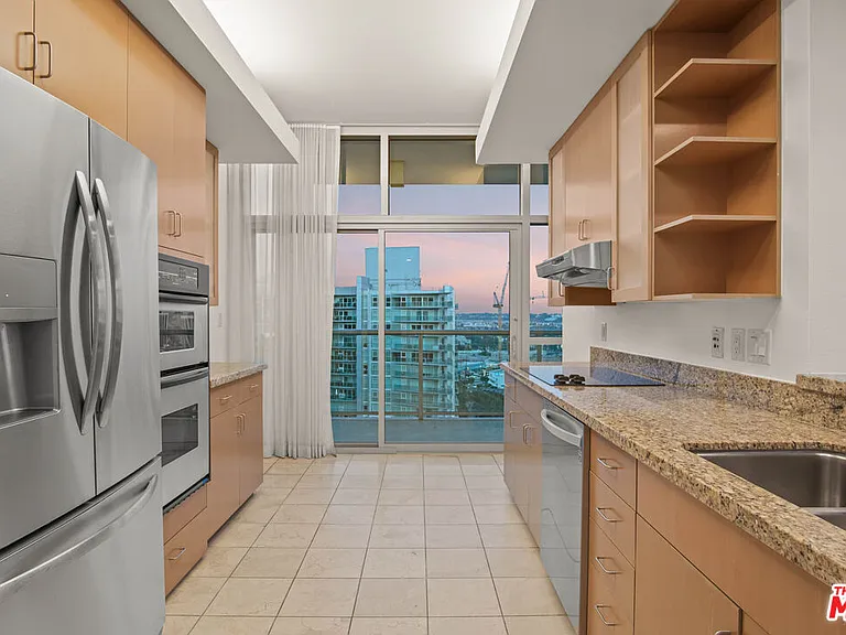 13700 Marina Pointe Dr #1801 — Photo 5