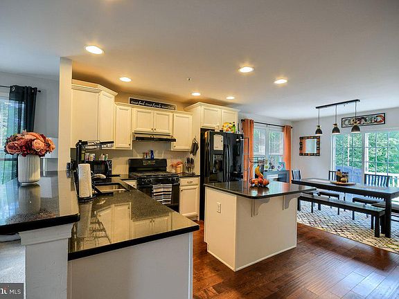 3rd image of 30 Maffet Ln