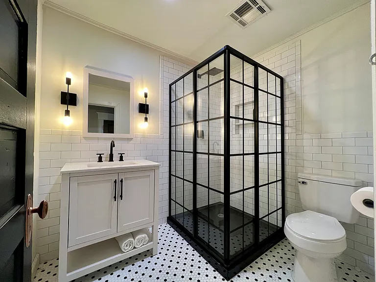 304 W Oak Ave — Photo 6