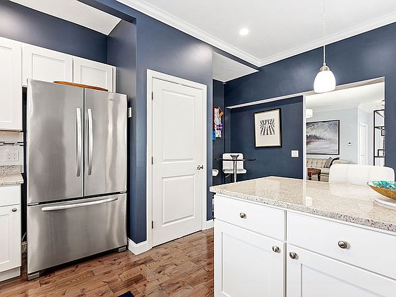 5th image of 28 Titcomb St #1