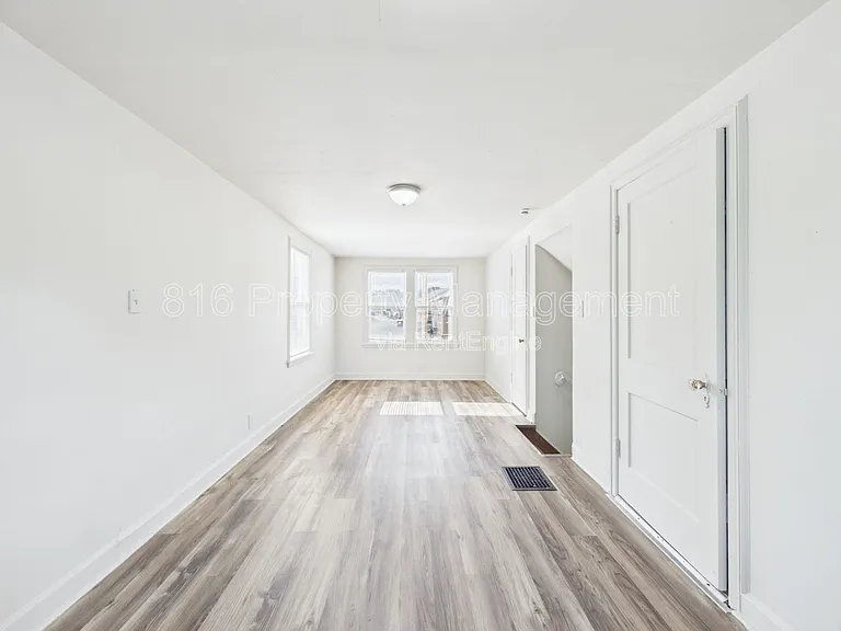 5100 Brooklyn Ave — Photo 24