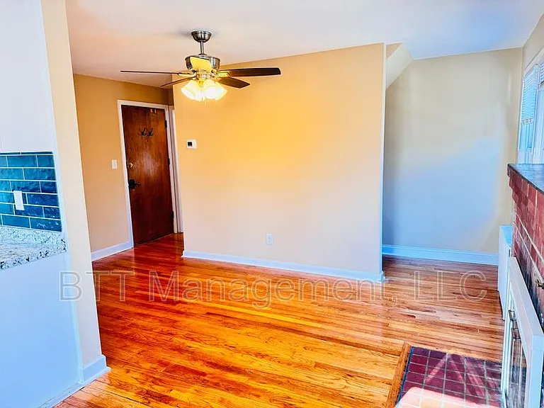 908 Hudson Ave #6 — Photo 6